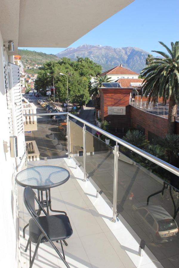Chic Apartment In The City Center By The Sea Tivat Exterior photo