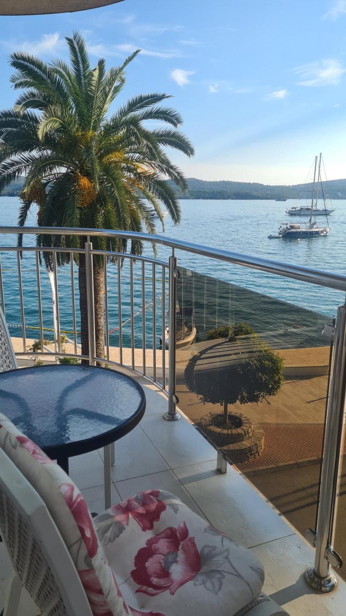 Chic Apartment In The City Center By The Sea Tivat Exterior photo